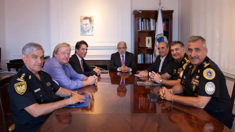  Aníbal Fernández en una primera reunión de transición con el equipo de Milei: ese día estuvieron Guillermo Francos y Nicolás Posse