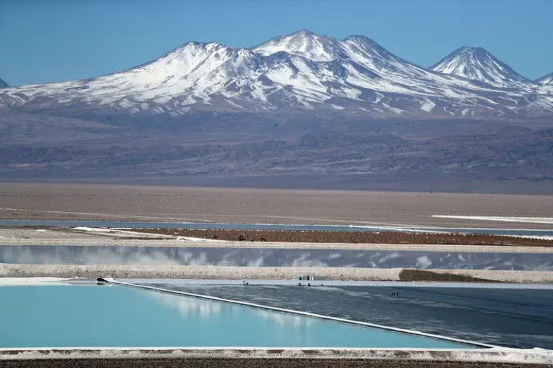  Vista de una piscina de salmuera de una mina de litio en el salar de Atacama, en el desierto de Atacama, Chile. (REUTERS/Iván Alvarado)