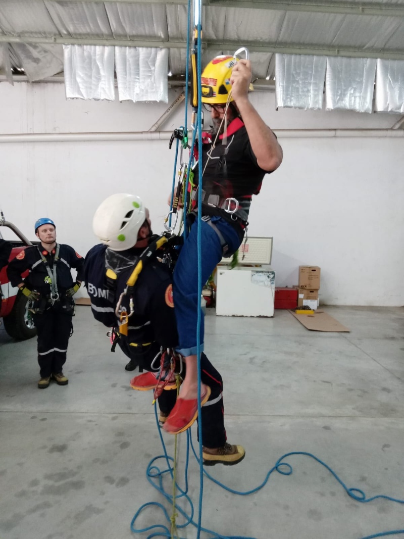 Coronel Suárez fue sede de una capacitación en rescate vertical para bomberos de la zona