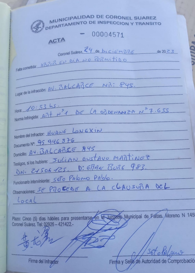 Para hacer cumplir una ordenanza, el domingo clausuraron un supermercado chino