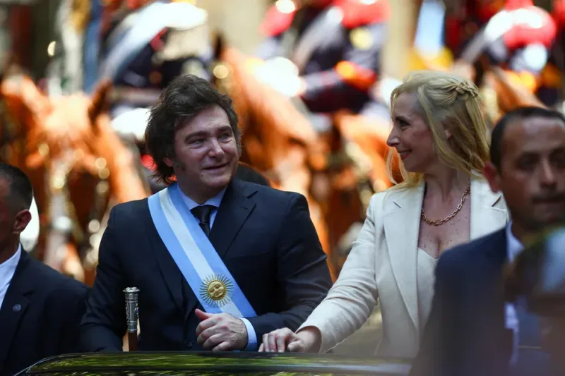 Javier Milei hizo el camino del Congreso a la Casa Rosada junto a su hermana Karina Milei