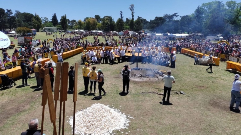 Pigüé festejó con una nueva Omelette Gigante de 20.000 huevos