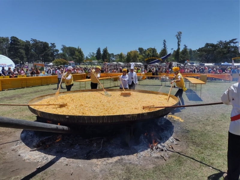 Pigüé festejó con una nueva Omelette Gigante de 20.000 huevos