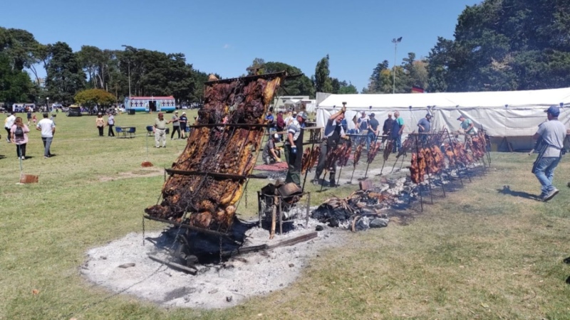 Pigüé festejó con una nueva Omelette Gigante de 20.000 huevos