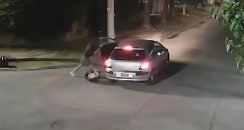 Antes de escapar, uno de los delincuentes tiró a la bebé en el medio de la calle (Foto: captura TN).