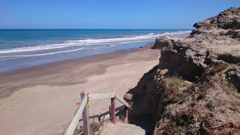 La playa más conocida de Centinela del Mar, en la bajada frente al antiguo hotel por las escaleras construidas en 2008