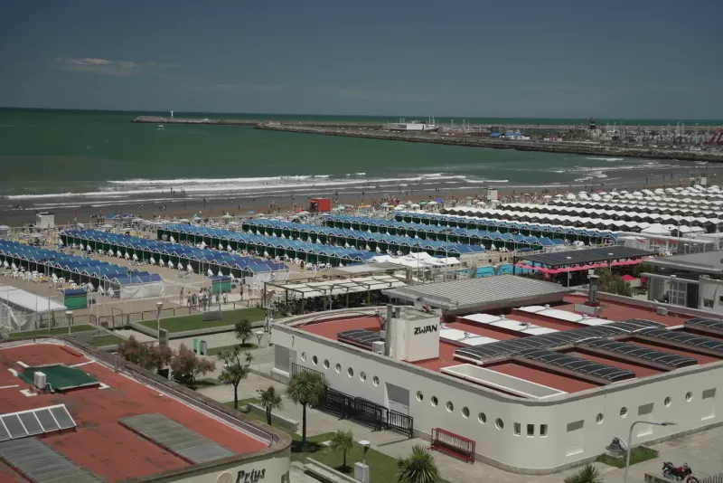 Alquilar una carpa en Mar del Plata puede costar hasta $45 mil (Foto: Nicolás González/TN)