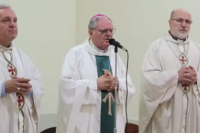 Los obispos Marcelo Colombo, Oscar Ojea y Carlos Azpiroz Costa, integrantes de la comisión ejecutiva del Episcopado