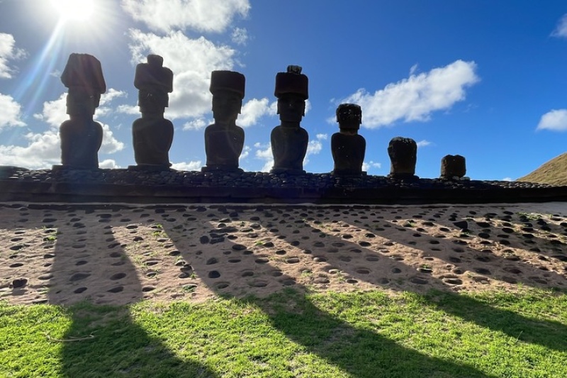   En un período de guerra entre clanes, muchos moai fueron derribados. Foto Pablo Cozzaglio / AFP.