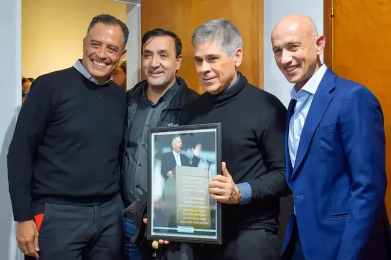 Inauguración de la ”Casa de Caleta Olivia” en marzo del 2023.. En la foto el entonces, vicegobernador Eugenio Quiroga, el exintendente de Río Gallegos, Pablo Grasso, el expresidente de YPF, Pablo González y el exintendente de Caleta Olivia, Fernando Cotil