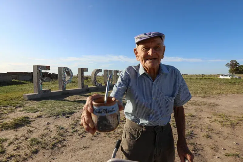 Pablo Novak, quien este jueves 25 de enero iba a cumplir 94 años, había sido distinguido en 2020 como Embajador Cultural y Turístico del distrito de Adolfo Alsina por ser testimonio vivo de la historia del lugar