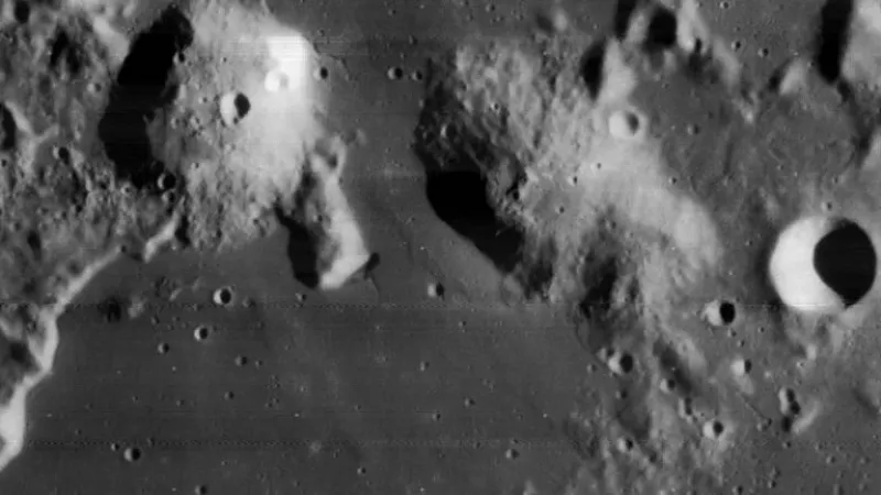  El objetivo de Peregrine es aterrizar en un terreno volcánico llano al sur de las colinas Gruithuisen de la Luna.