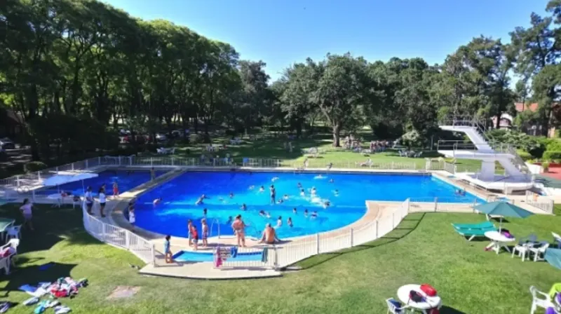 El trágico episodio ocurrió en una pileta del Jockey Club de Rosario. (Foto: Jockey Club de Rosario)