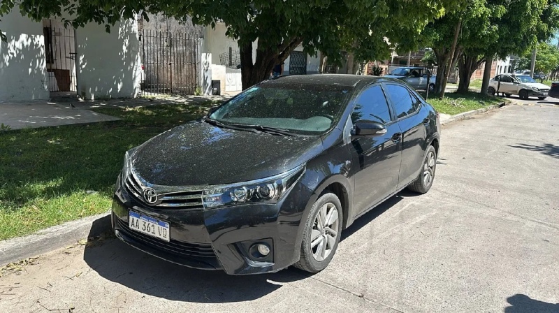 El Toyota Corolla en el que se movilizaban los delincuentes fue encontrado esta tarde. 