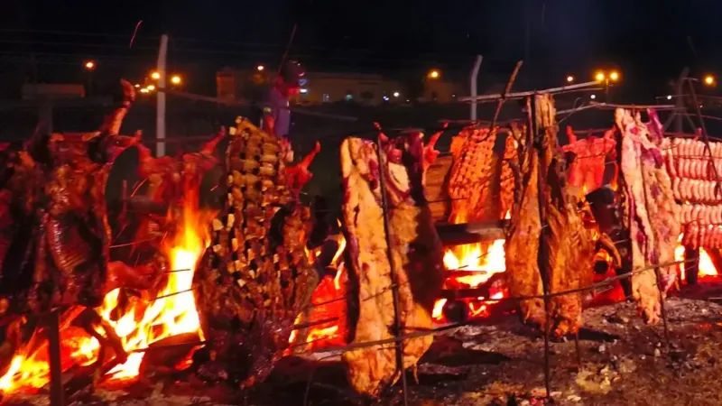 La Fiesta Provincial del Costillar, en Vivoratá, atrae a cientos de turistas en plena temporada de verano. (Foto: Municipalidad de Mar Chiquita)Por: Municipalidad de Mar Chiquita