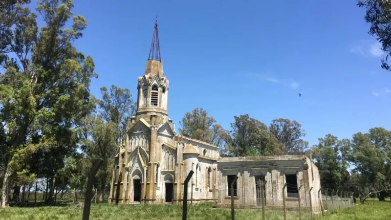 La iglesia ”San Eustaquio”, conocida también como ”La Micaela”, un atractivo turístico en Vivoratá. (Foto: twitter @arielmun)