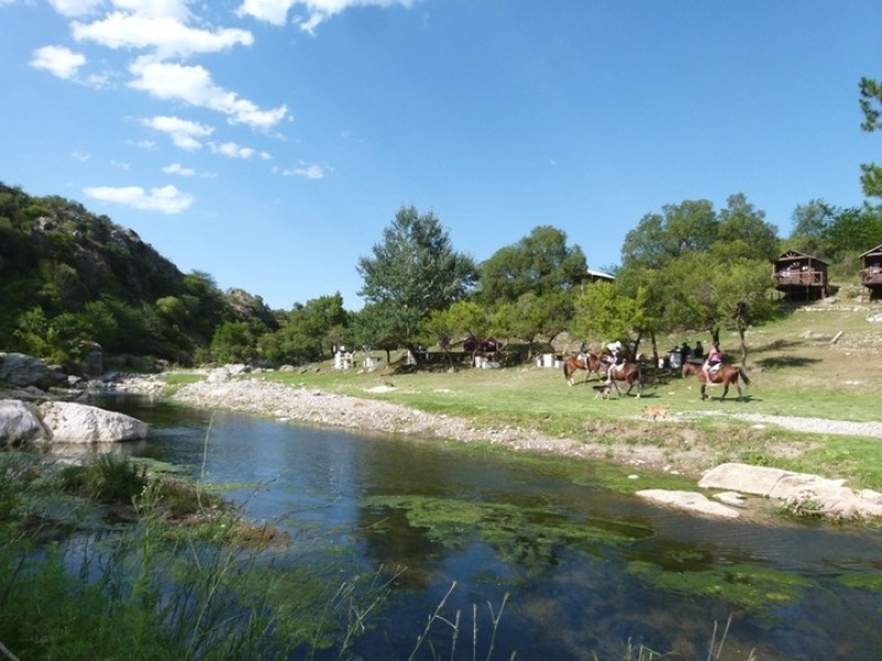   Camping El Peñón del Indio Enamorado, en Valle Hermoso, Córdoba.