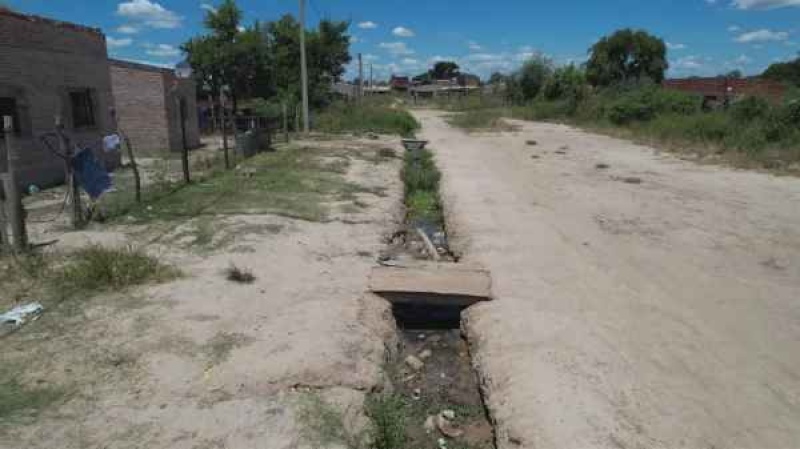 Las obras de pluviales, asfalto y cordones cuneta quedaron inconclusas.