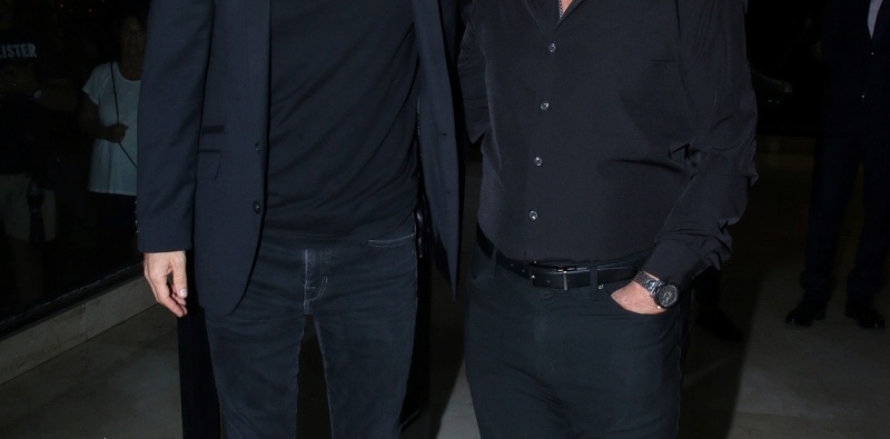 Adrián Suar y Pablo Codevila, elegantísimos, vestidos de negro. 