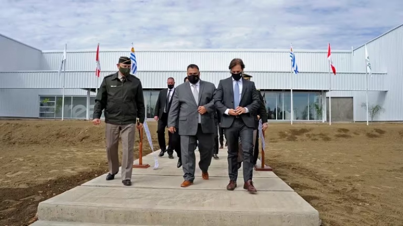  El presidente uruguayo, Luis Lacalle Pou, en la inauguración de la planta procesadora de cáñamo en 2020. (Presidencia de Uruguay)