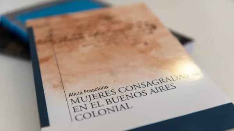  El libro ”Mujeres Consagradas en el Buenos Aires Colonial” explora la vida de la beata Mama Antula y cómo llegó a fundar la Santa Casa de Ejercicios Espirituales.