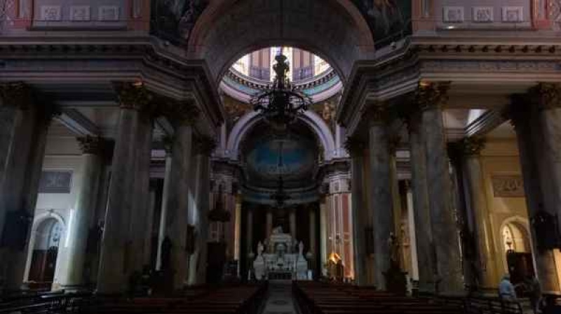  En la Basílica Nuestra Señora de la Piedad descansan los restos de Mama Antula.