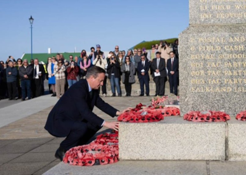  David Cameron en su visita a las Islas Malvinas (NA)