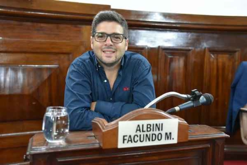 Facundo Albini, en su banca en el Concejo Deliberante de La PlataHCD La Plata