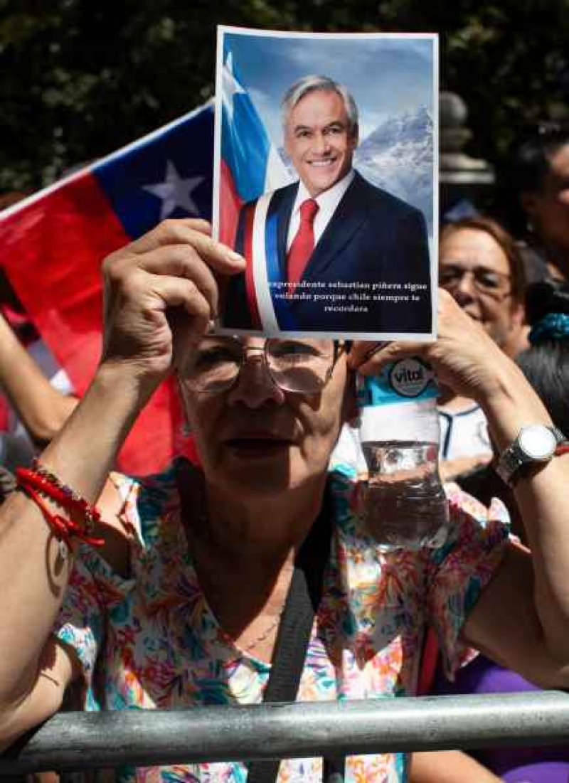 Ciudadanos chilenos acudieron a la sede del ex Congreso Nacional en Santiago para despedir a Piñera. (Foto: REUTERS/Diego Reyes Vielma).Por: REUTERS