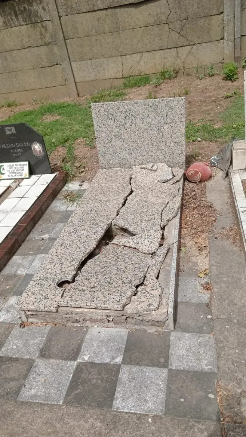 Vandalismo: profanan las tumbas de Carlos Menem y su hijo en el Cementerio Islámico