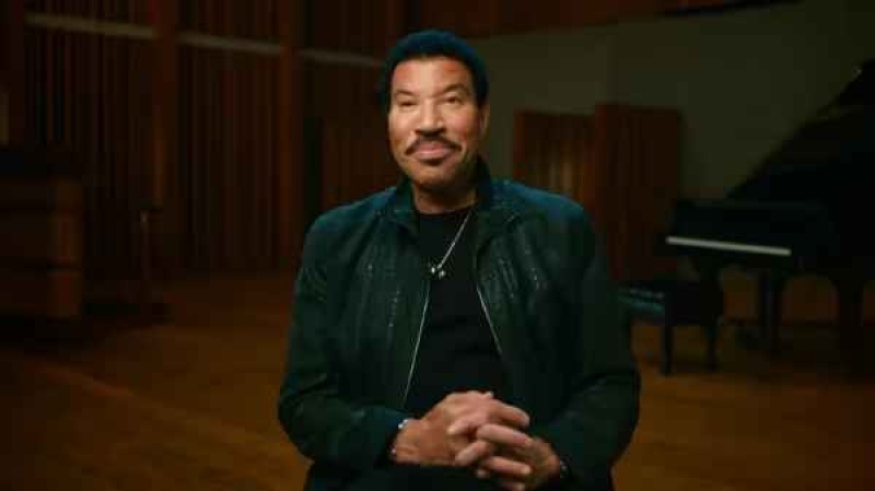  Lionel Richie fue junto a Michael Jackson el compositor del tema. En el documental de Netflix brinda su testimonio