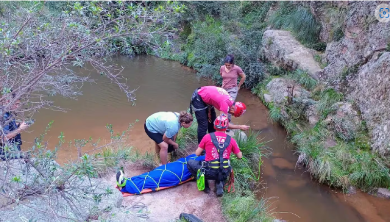 Córdoba: una fotógrafa cayó desde un puente colgante a 40 metros de altura y se encuentra en grave estado