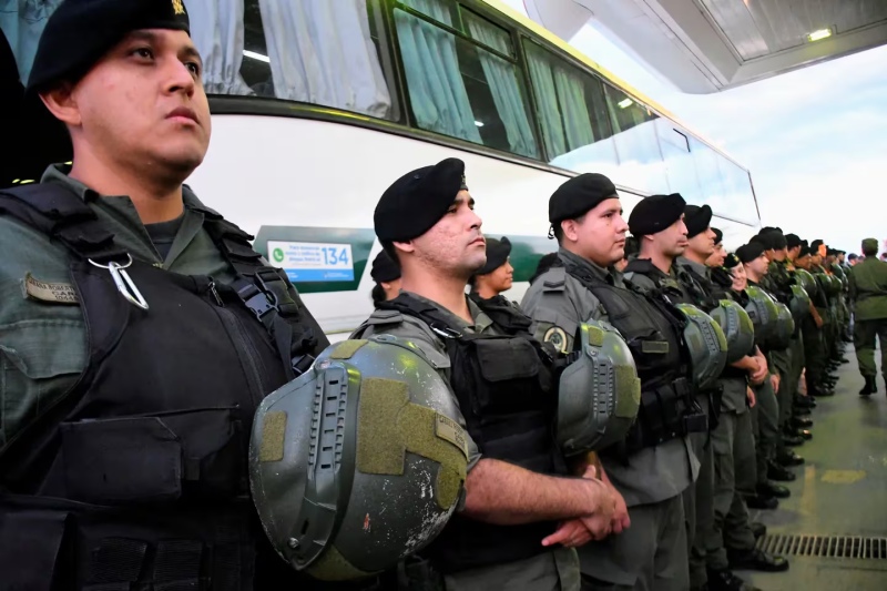 El estado de las fuerzas federales: 49.000 chalecos antibala vencidos; 800 autos rotos y aviones en tierra. Foto: REUTERS.Por: REUTERS