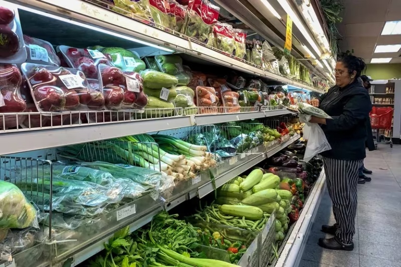 Para abril el traspaso de la devaluación de diciembre a alimentos ya habrá perdido mucha fuerza. EFE/ Miguel Gutiérrez