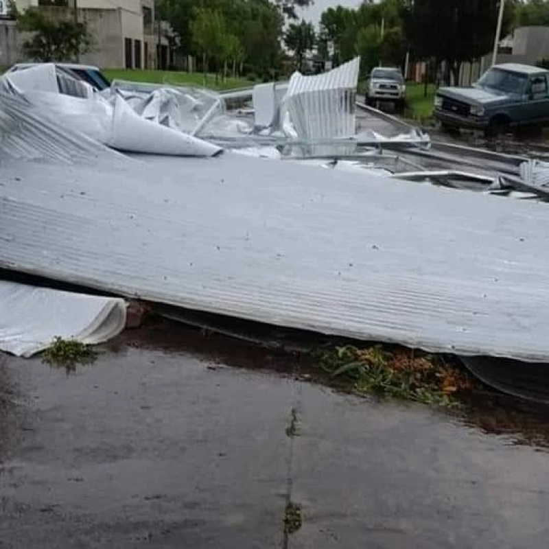 Imágenes impactantes: la tormenta hizo estragos en Nueve de Julio y se acerca al AMBA