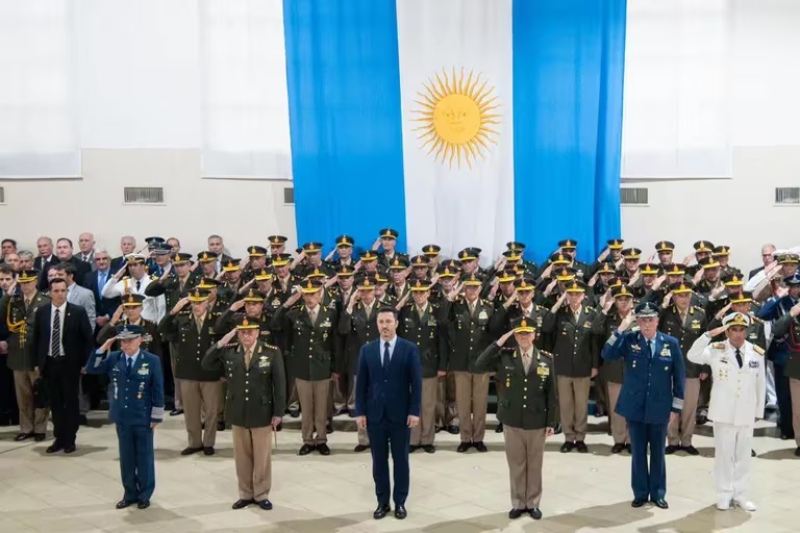 El ministro Luis Petri, en el acto de asunción de la jefatura del Ejército