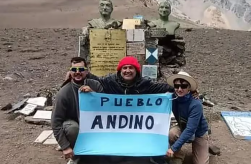 El abuelo que cruzó Los Andes junto a su hijo y su nieto de 13 años: ocho días a caballo y sin celular