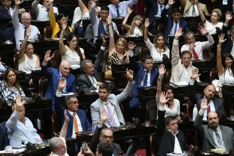 Del cumple de Cleto a la “oposición Manaos”: las perlitas de la maratónica sesión en Diputados