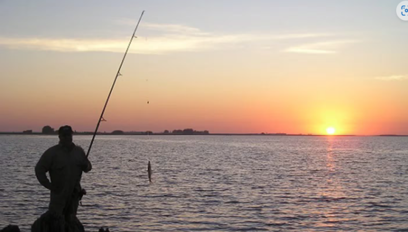 La pesca de pejerrey es la mayor atracción de la Laguna del Monte en Guaminí