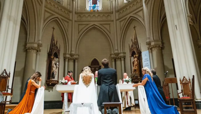 Estaba por internarse en un monasterio de España y conoció a un chico por redes: “En él encontré la paz” 