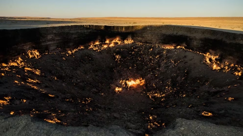  Un accidente durante una exploración de gas natural en Turkmenistán enciende una llama que arde por décadas. (Getty Images)