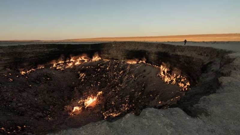  El impacto medioambiental del cráter Darvaza genera debate entre científicos y ambientalistas. (Getty Images)