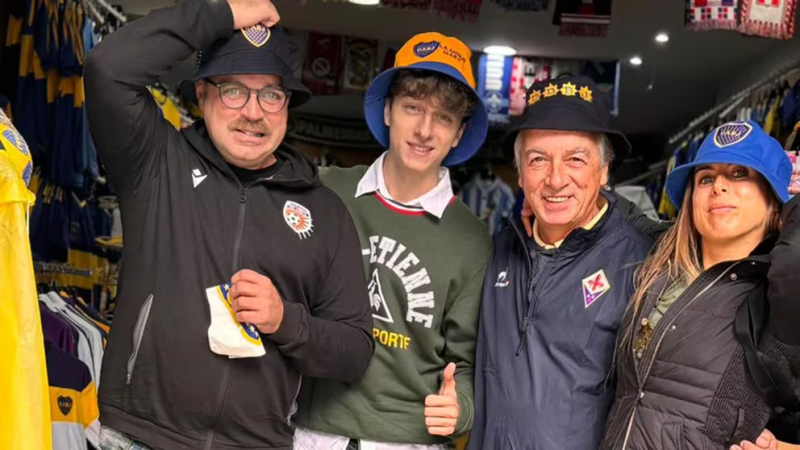  La foto que soñó Marcelo durante toda su vida: él, sus hijos y un paseo por La Boca. Un detalle: Federico, que reapareció recién en 2019 y viajó en mayo desde Australia para reencontrarse con sus hermanos, es hincha de River