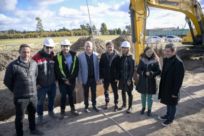 Kicillof en Pringles: entregó viviendas e inauguró un centro de estudios superiores